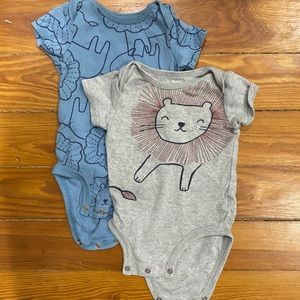 Carters lion 0-3m onesies
